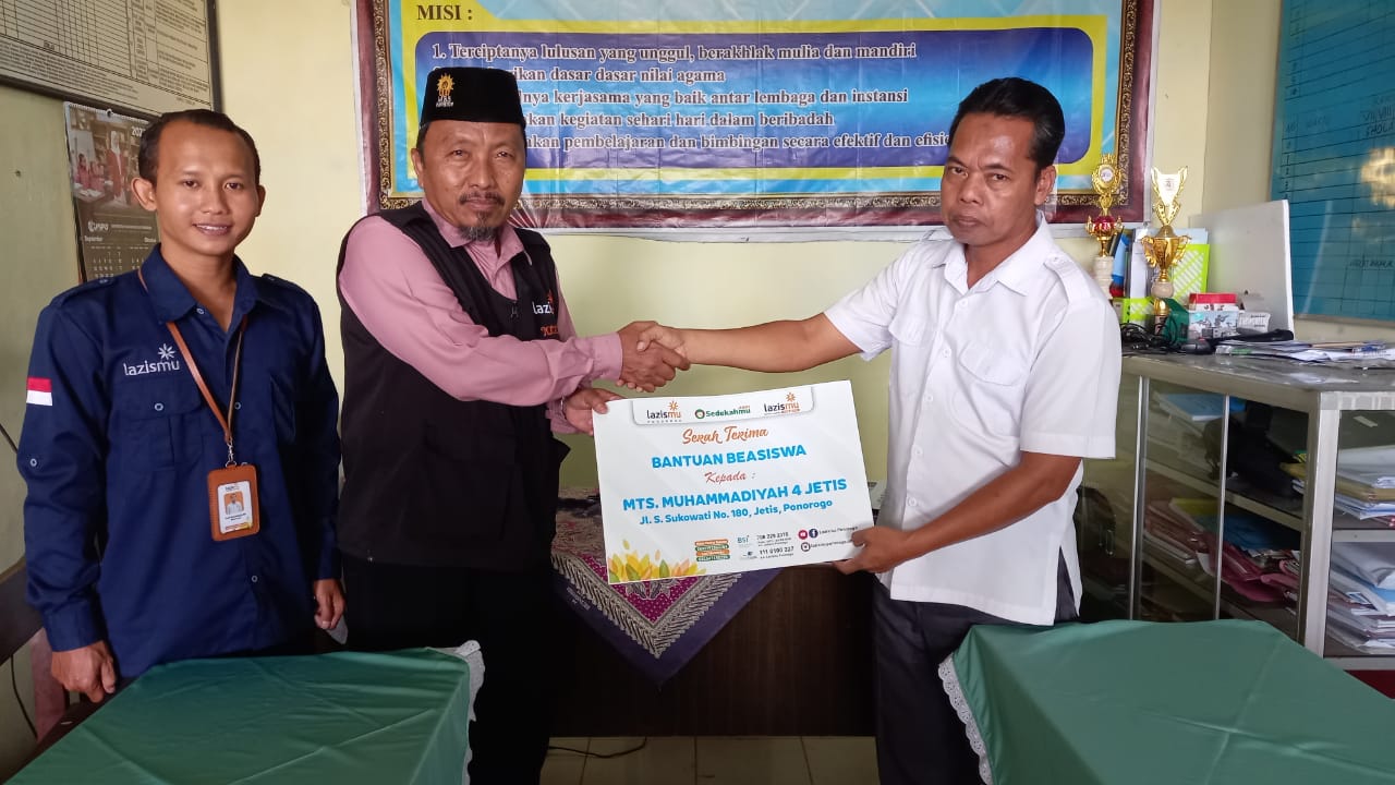 Bantuan Beasiswa Kepada Mts Muhammadiyah 4 Jetis